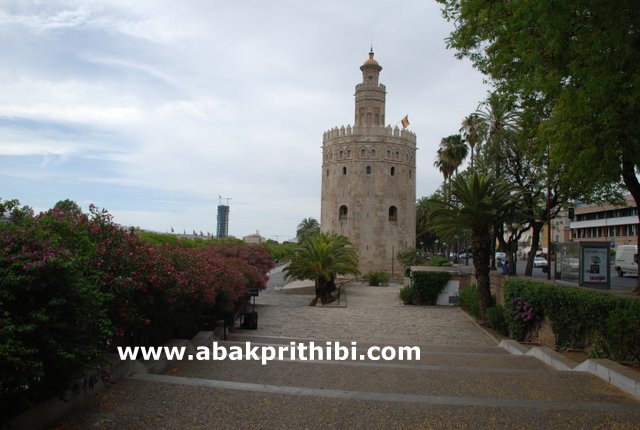 torre-del-oro-near-the-guadalquivir-seville-spain