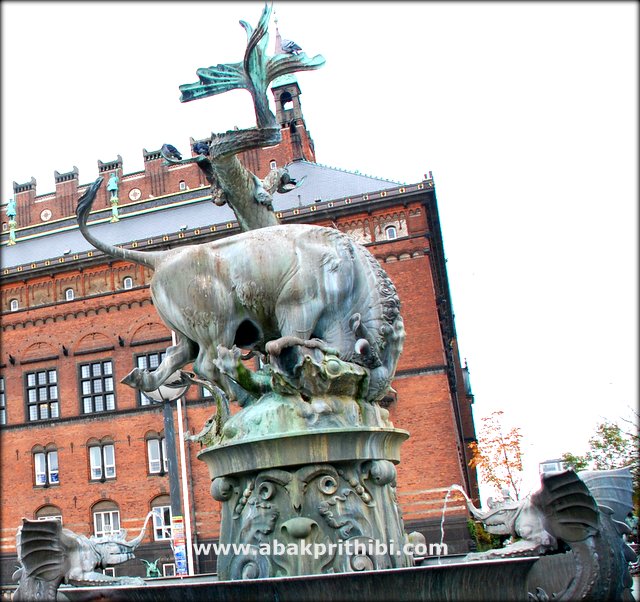 The Dragon Fountain, Copenhagen, Denmark (1).JPG