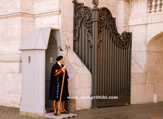 The Pontifical Swiss Guard) (2)